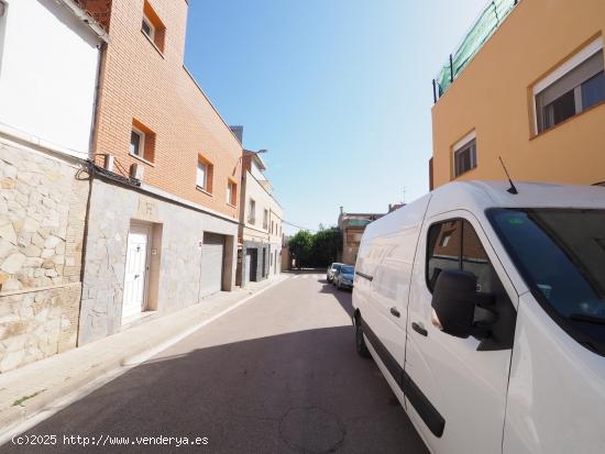 SE VENDE CASA ADOSADA EN SANTA MARGARIDA DE MONTBUI - BARCELONA