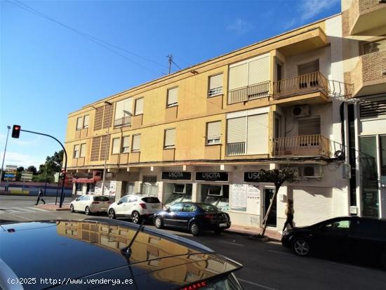 EDIFICIO PARA DERRIBAR Y CONSTRUIR OBRA NUEVA FRENTE A LA PLAYA EN TORREVIEJA - ALICANTE