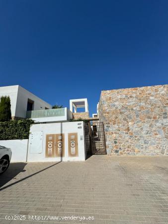 VILLA DE LUJO EN CABO ROIG. 3 DORM. 2 BAÑOS. 111 M2 DE CASA. PISCINA PRIVADA. - ALICANTE