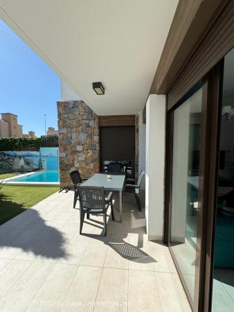 VILLA DE LUJO EN CABO ROIG. 3 DORM. 2 BAÑOS. 111 M2 DE CASA. PISCINA PRIVADA. - ALICANTE