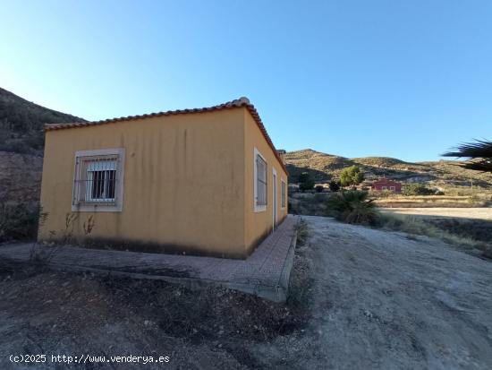 Casa con terreno - MURCIA