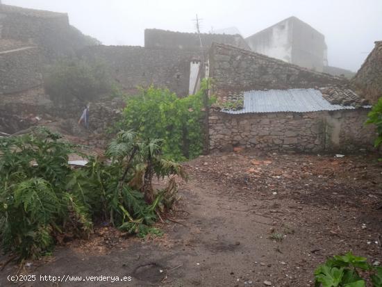 Casa con terreno en Montánchez - CACERES