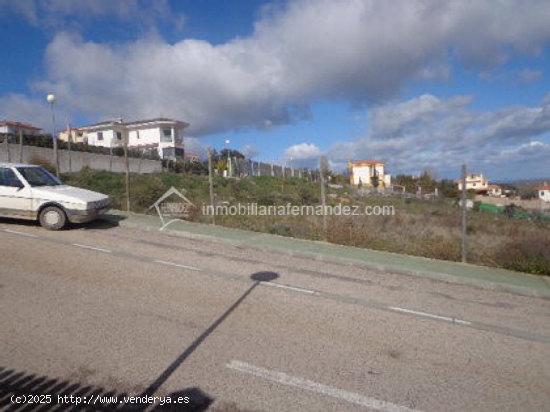 Fantástica parcela en Urb. El Pinar - CACERES