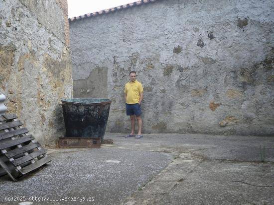 Edificio singular en Casas de Don Antonio - CACERES