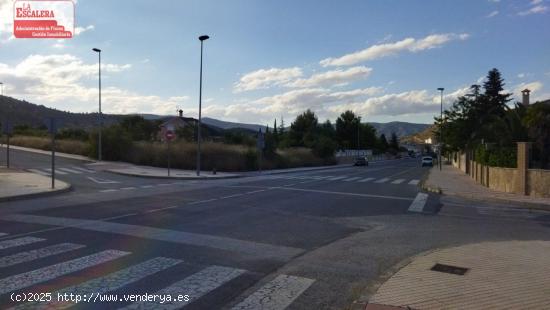 SOLAR URBANIZADO QUE SEGÚN LA NORMATIVA DA PARA HACER 6 ADOSADOS. - ALICANTE