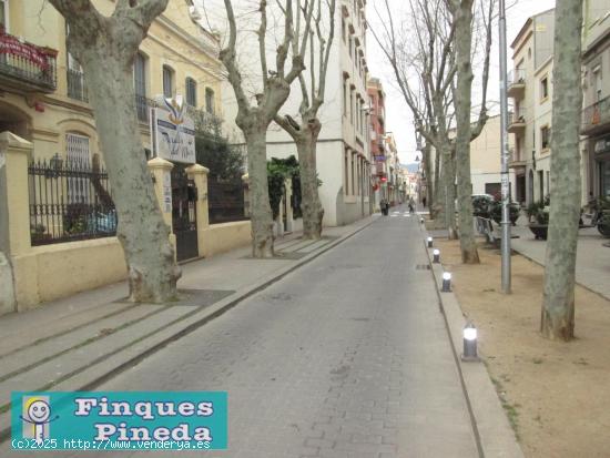 Parking para 2 coches en el centro de Pineda de Mar - BARCELONA