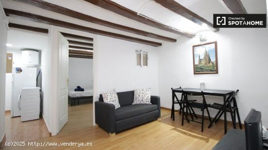 Habitación acogedora con armario independiente en un apartamento de 2 dormitorios, El Raval - BARCE