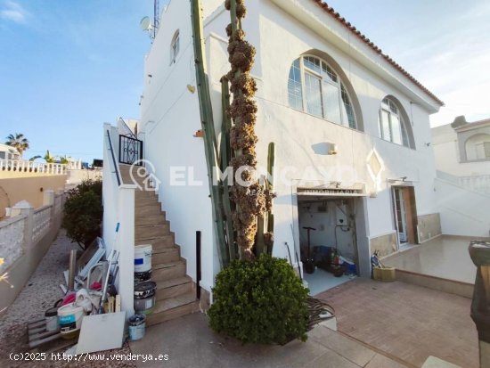 Villa en venta en San Miguel de Salinas (Alicante)