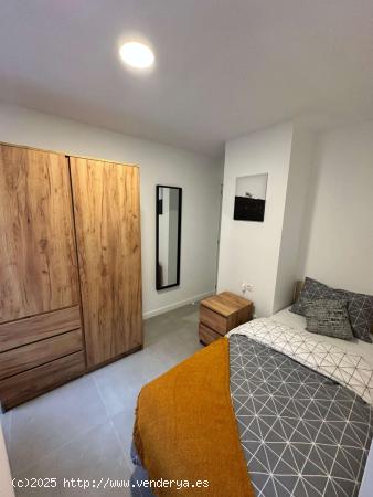  Se alquila habitación en apartamento en L'Hospitalet De Llobregat - BARCELONA 