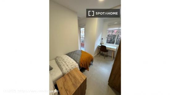 Se alquila habitación en apartamento en L'Hospitalet De Llobregat - BARCELONA