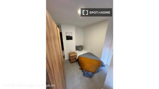 Se alquila habitación en apartamento en L'Hospitalet De Llobregat - BARCELONA