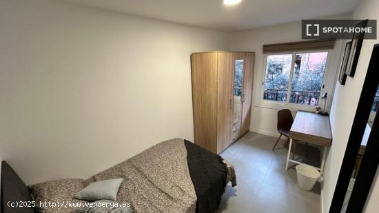 Se alquila habitación en apartamento en L'Hospitalet De Llobregat - BARCELONA