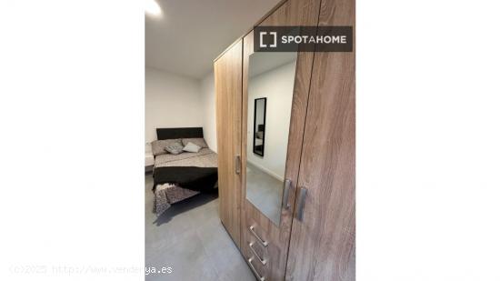 Se alquila habitación en apartamento en L'Hospitalet De Llobregat - BARCELONA