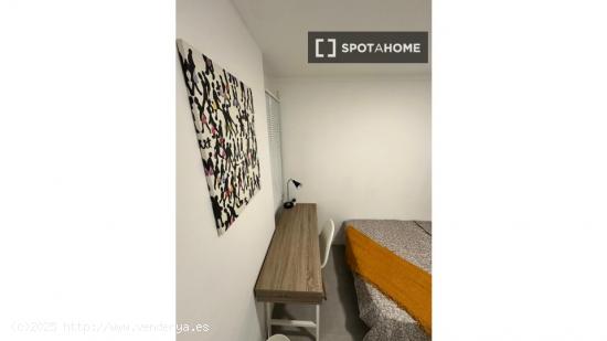 Se alquila habitación en apartamento en L'Hospitalet De Llobregat - BARCELONA