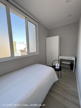  Habitación en piso compartido en L'Hospitalet de Llobregat. - BARCELONA 