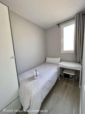  Habitación en piso compartido en L'Hospitalet de Llobregat. - BARCELONA 