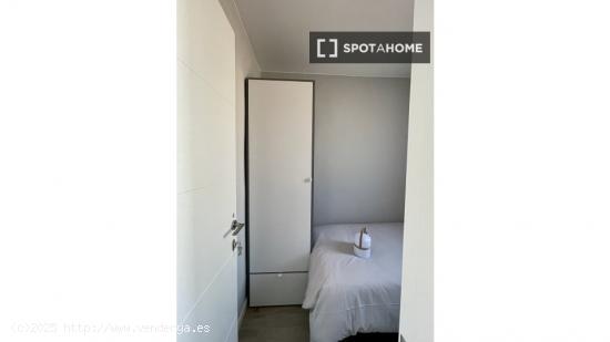 Habitación en piso compartido en L'Hospitalet de Llobregat. - BARCELONA