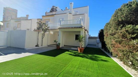 GRAN CHALET SEMI ADOSADO EN TORREVIEJA, 4 HAB, 2 BAÑOS - ALICANTE