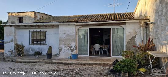 CASA ADOSADA PARA REFORMAR CON 10.000 PARCELA EN LAS BAYAS/ ELCHE - ALICANTE