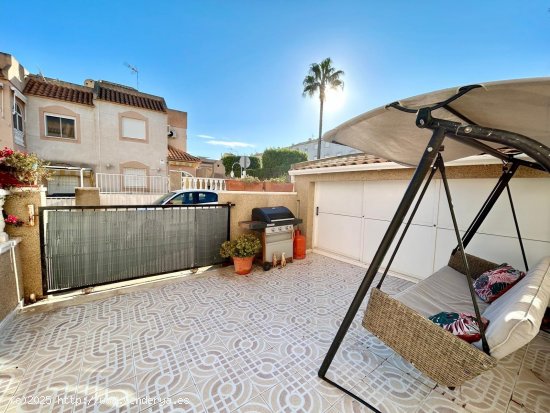 Chalet en venta en Torrevieja (Alicante)