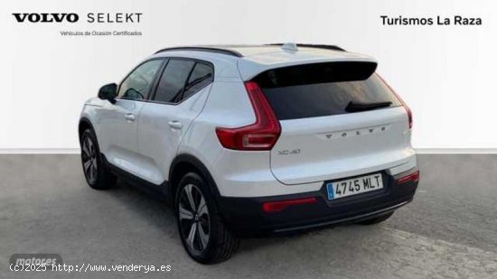 Volvo XC40 TODOTERRENO 2.0 B3 PLUS DARK AUTOMATICO 163CV 5P de 2023 con 10.975 Km por 41.900 EUR. en