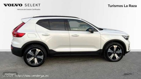 Volvo XC40 TODOTERRENO 2.0 B3 PLUS DARK AUTOMATICO 163CV 5P de 2023 con 10.975 Km por 41.900 EUR. en