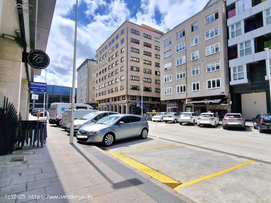 LOCAL SUPERCOMERCIAL - ZONA ESTADIO DE RIAZOR - CON SALIDA DE HUMOS - A CORUÑA