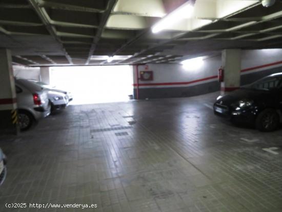  PLAZA DE PARKING EN VENTA EN LA CALLE VILADOMAT PARA COCHE PEQUEÑO - BARCELONA 