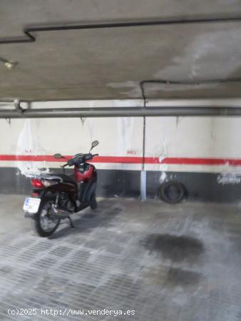 PLAZA DE PARKING EN VENTA PARA COCHE PEQUEÑO O DOS MOTOS - BARCELONA