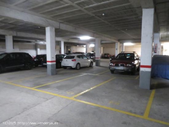 LOTE DE 3 PLAZAS DE PARKING EN LA CALLE LLULL. - BARCELONA