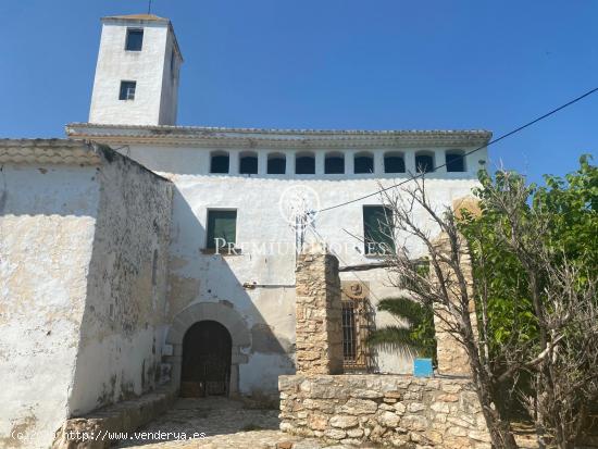 Masia a la venta en Vilanova i la Geltru con 3 hectáreas de terreno - BARCELONA