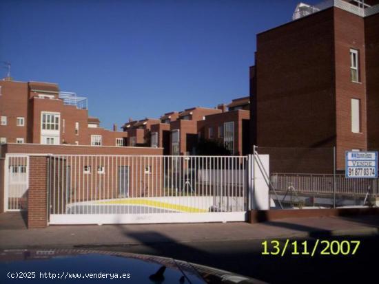  Plazas de garaje y trasteros en Jardines de Florencia, Camino de la Esgaravita y el Val - MADRID 