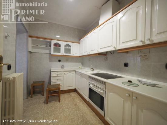 *¡OPORTUNIDAD! CASA, de 2 plantas en calle Doña Crisanta con 246 m2 construidos y 5 dormitorios* -