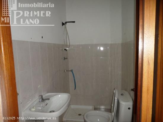 *LOCAL EN AVDA ANTONIO HUERTAS DE 150 M2 CON 4 ESCAPARATES POR 900€ al mes* - CIUDAD REAL