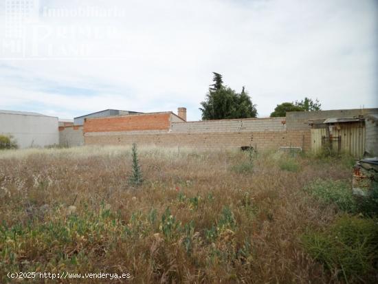 *Solar de 500m2 en el Poligono, junto a Carretera de Argamasilla de Alba y c/Zurbarán, solo 63.000