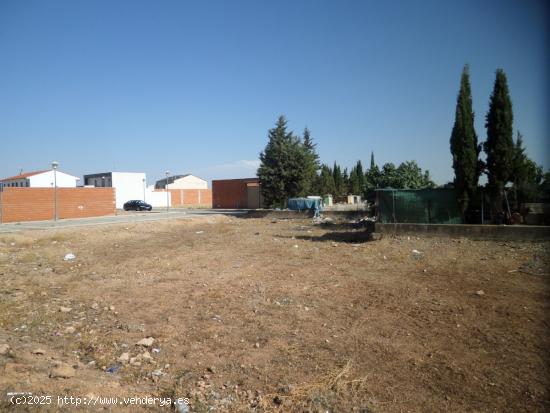 *SOLAR en ESQUINA, con 560 m2, en el POLÍGONO 20, por solo 89.600€. A 150€/m2* - CIUDAD REAL