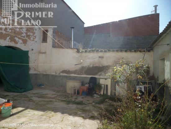 *Casa, en esquina, junto a los colegios, dos plantas para reformar en Pedro Muñoz, solo 78.000€* 