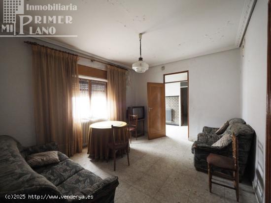 CASA VIEJA PARA DERRIBAR,  CON 438 M2 DE PARCELA POR 75.000 EUROS - CIUDAD REAL