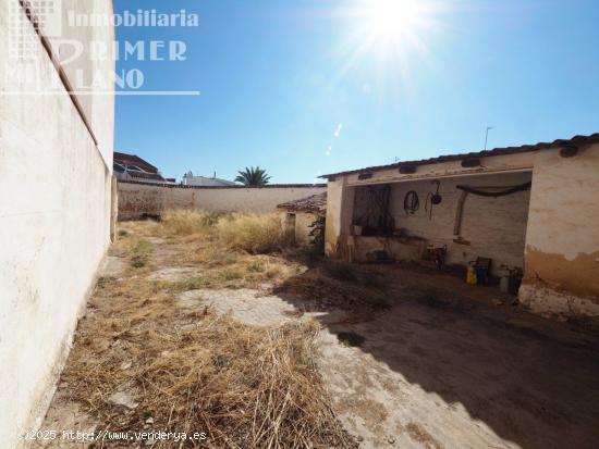 Se vende solar de 261 m2 con 5 de fachada en zona centro de Tomelloso - CIUDAD REAL