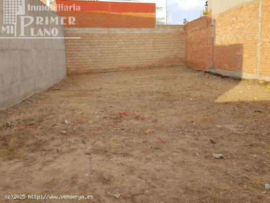 ¡¡OFERTA!! Se vende solar con 230m2 y 10 metros de fachada, junto a Avda.Don Antonio Huertas - CIU