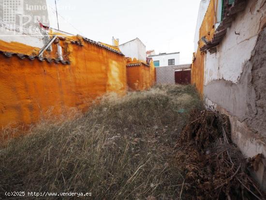 Solar junto a Plaza de Toros, en calle Cadarso con 129 m2 de parcela y por solo 33.000 euros. - CIUD