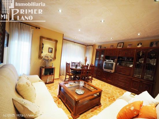 *Vivienda exterior, con 170m2, 4 dormitorios, 2 baños y garaje, en pleno centro de Tomelloso, por s