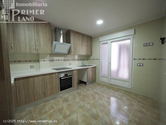 Espectacular vivienda junto avda J.Carlos I, nueva estrenar con 4 dorm, 3 baños, garaje y patio - C