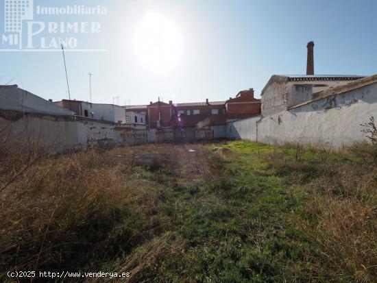 *Solar con 633 metros cuadrados y 26,5 de fachada por la zona de calle Claudio Coello* - CIUDAD REAL