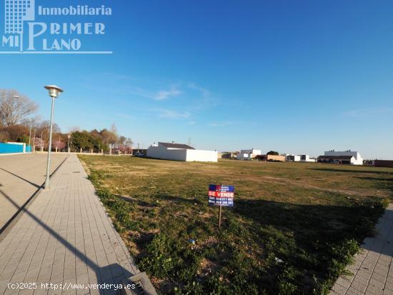 *¡OPORTUNIDAD! Solar EN ESQUINA, con 659 m2, en el Poligono 20 junto Antonio huertas y al parque* -