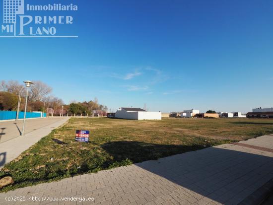 *¡OPORTUNIDAD! Solar EN ESQUINA, con 659 m2, en el Poligono 20 junto Antonio huertas y al parque* -