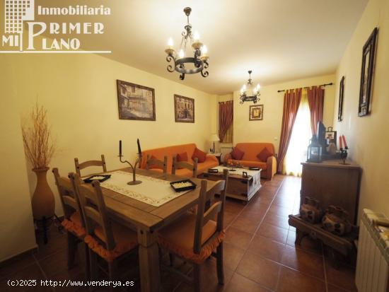 *Casa adosada con 3 dormitorios, garaje y piscina,en Ruidera, junto a parque Natural de las Lagunas*