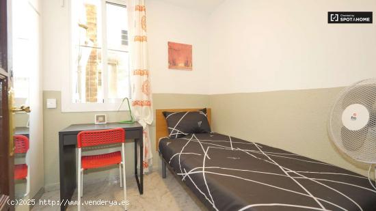  Habitación amueblada en apartamento de 4 dormitorios en el raval. - BARCELONA 