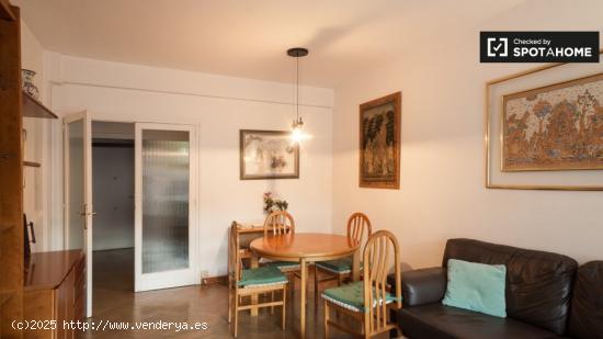 Acogedora habitación en alquiler en apartamento de 3 dormitorios en Sants - BARCELONA