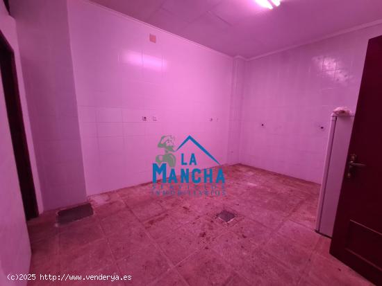 INMOBILIARIA LA MANCHA VENDE LOCAL EN FRENTE DE LA FERIA DE ALBACETE - ALBACETE